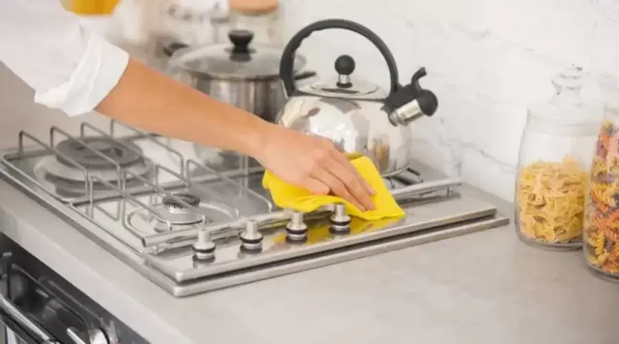 cleaning a kitchen top